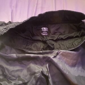 Athletic shorts (size M)